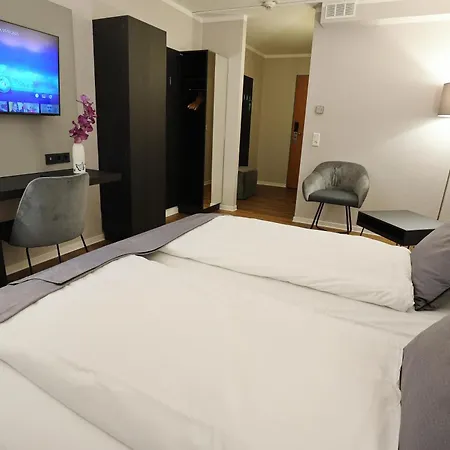 B99 3* אופנבאך