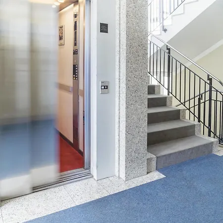 B99 3* אופנבאך